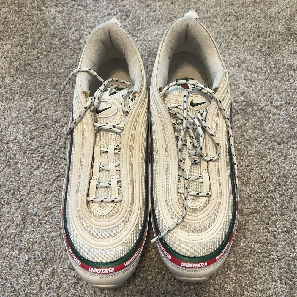 Undefeated Men's Beige and Green Sneakers
